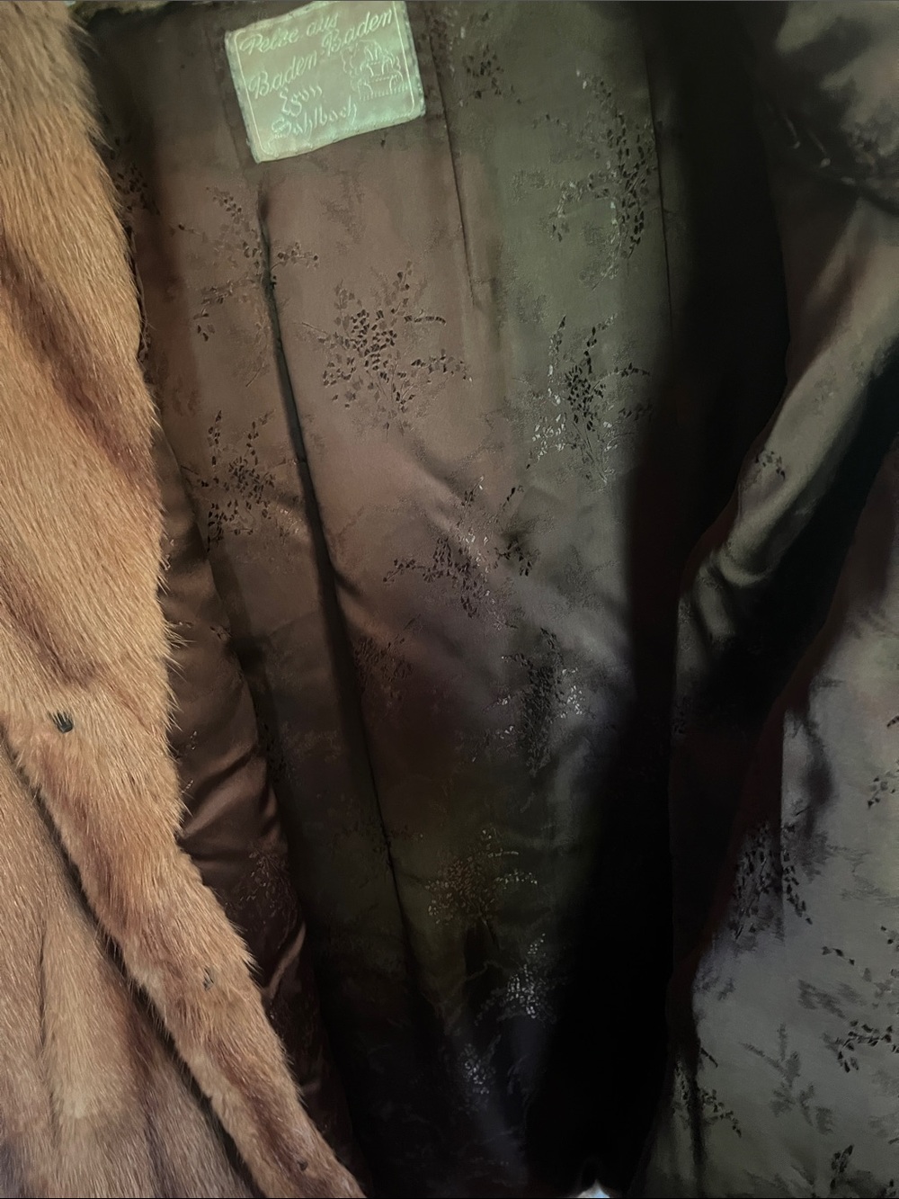 Luxurious Women's Muskrat Fur Coat - Brown - Picture 6 of 15